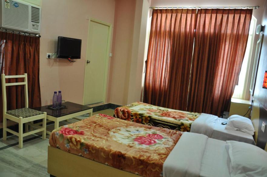 Hotel Kiran Palace 瓦拉纳西 客房 照片