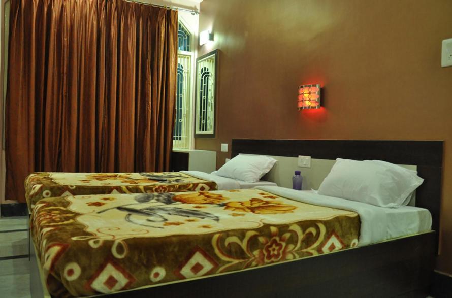 Hotel Kiran Palace 瓦拉纳西 外观 照片